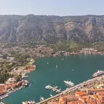 U kotorsku luku uplovila dva broda sa ukupno 3.177 putnika