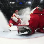 Hokejaški trener koristio lažni sertifikat o vakcini kako bi ušao...