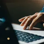 AI najviše ugrožava onlajn medije, ali ozbiljno novinarstvo može...