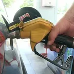 Benzin će od ponoći pojeftiniti, eurodizel će biti skuplji