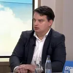 Odžić: Ako mislite da je AV slučajno avionom poslao svoje...