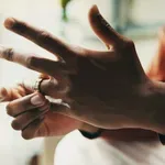 Brakovi „pucaju” zbog para i interneta: U Podgorici od početka...