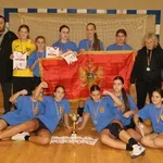 Školski šampioni u rukometu su učenici iz Tivta i učenice sa...