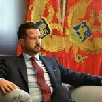 Milatović u zvaničnoj posjeti Svetoj Stolici, papi poklanja...