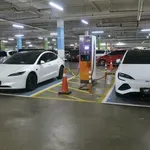 Tesla svrgnut s trona: Kineski BYD preuzeo titulu najvećeg...