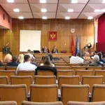 Nikšićani dobijaju besplatan gradski prevoz, bez novog kredita za...
