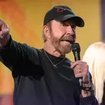 Porodica Čaka Norisa upozorava na lažne vijesti