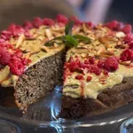 Torta Nora: sočna a zdrava, od maka, badema i urmi