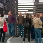 Zaposleni na N1 se okupili ispred zgrade kako bi izrazili...