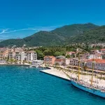 U Tivtu odmara skoro tri hiljade turista
