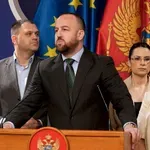 Nikolić: Vlast bježi od odgovornosti kroz "ćutanje" u parlamentu i...