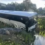 Autobus naletio na šest automobila u američkoj državi Virdžiniji,...