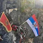 SUBNOR Bara traži uklanjanje trobojke sa spomenika u Virpazaru:...