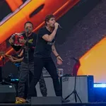 Rob Tomas slučajno udario kolegu mikrofonom