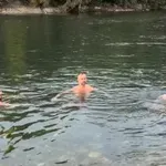 VIDEO Košarkaš i treneri Slovana se okupali u Morači pred meč...