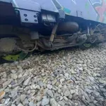 Putnički voz naišao na odron kod Danilovgrada, iskliznuo iz šina