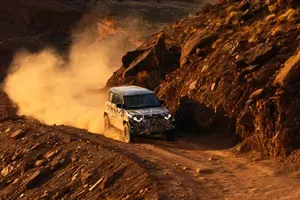 Napovednik za vrhunski model: Land Rover Defender Octa