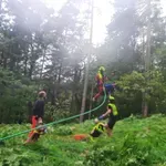 Na Rašici mimoidoči naleteli na neodzivnega kolesarja