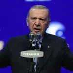 Erdogan nad ugledno univerzo, poznano mnogim po svetu