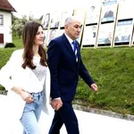 Video: Ste videli, kako je Urška okregala Janeza Janšo!