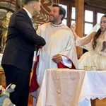 Znana Slovenka dobesedno padla v zakon, kaj se je zgodilo pred oltarjem?