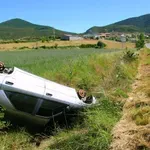 Vozilo obrnilo na streho, trije mladoletniki v bolnišnici