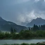 Pripravite se: Nevihtna fronta je že zajela del Slovenije
