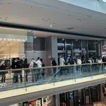Odprli novo trgovino, pred vrati pa že zjutraj dolga vrsta