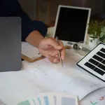 Nekaj manj kot polovica sodelujočih prvič slišala za načrt