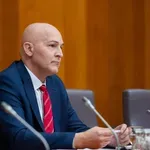 Opozicija na nogah: "Minister se igra z življenji naših najmlajših!"