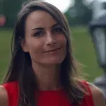 Sara Isaković ponuja sanjsko službo, plača 3.200 evrov!