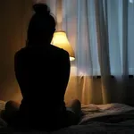 Vsakič, ko je na bolniški, ji šefica piše in pritiska nanjo ...