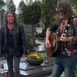 Foto: Na Žalah znanega Slovenca pokopali z rock koncertom
