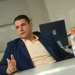 V peto gre rado: Resnica naposled z novo poslanko