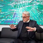 Minister Han nam je razkril, kateri avto vozi in zakaj ne električnega