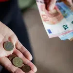 Polovica teh gospodinjstev pri omrežnini plača tudi presežke