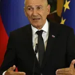 Janša bi razrešil DVK, zdaj so mu vrnili žogico