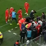 Tekma na Hrvaškem prekinjena, na igrišče je moral pripeljati rešilec