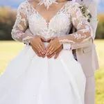 Izdala ju je poročna fotografija, znana Slovenca pričakujeta!