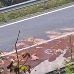 Huda nesreča, traktorju odtrgalo kolo, zaprli cesto