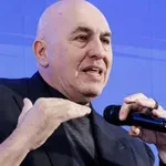 Ministra reševali iz Dubaja, sledili pozivi k odstopu