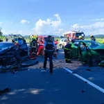 Močno počilo pri Postojni: dve žrtvi, otrok s helikopterjem v UKC