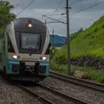 17-letnik v kritičnem stanju, na Štajerskem ga je zbil vlak