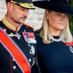 Kralj Haakon že ujezil podanike? Odpravil bo to tradicijo!