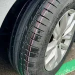 Zakaj vozniki z zažiganjem dlačic pnevmatik prihranijo na stotine evrov?