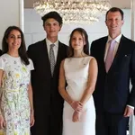 Birmansko obleko danske princeske kritizirajo. Kaj menite vi?