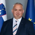 Preiskava državnega sekretarja: V njegovem žepu naj bi končalo 60 tisoč evrov