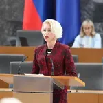 Drama v parlamentu, Urška Klakočar Zupančič razjezila nekdanjega ministra