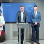 "Žal je bilo več kot 40.000 naših državljanov zavedenih"