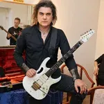 Hčerko Bora Zuljana sredi noči vrgla iz hiše!